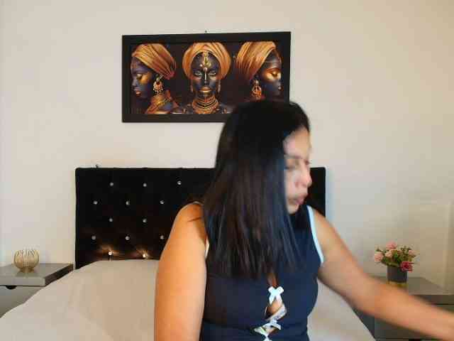 Shanon-mature webcam