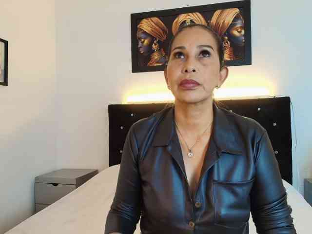 Shanon-mature webcam