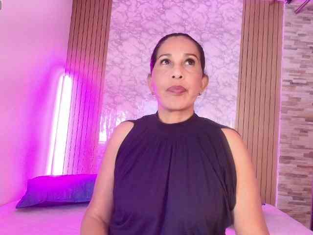 Shanon-mature webcam