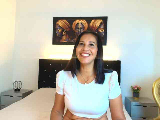 Shanon-mature webcam