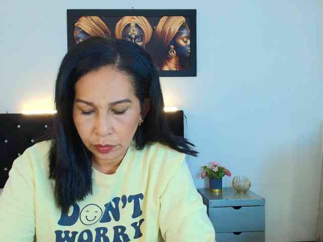 Shanon-mature webcam