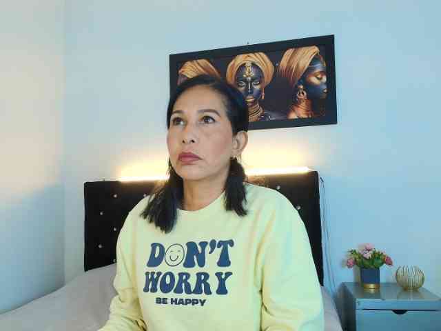 Shanon-mature webcam