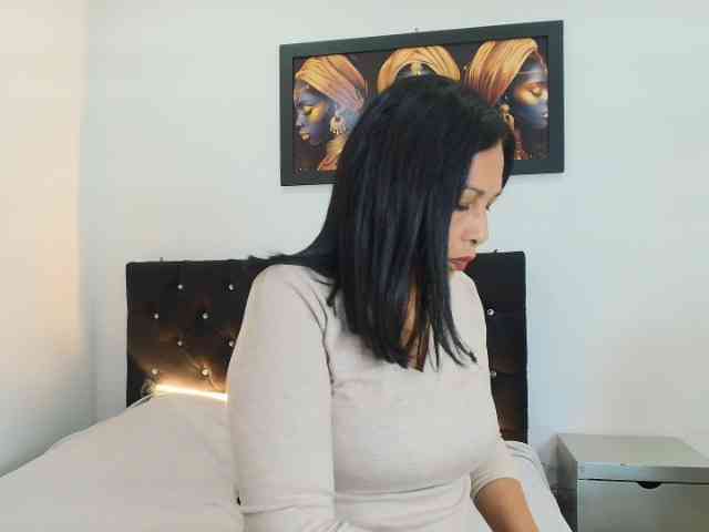 Shanon-mature webcam
