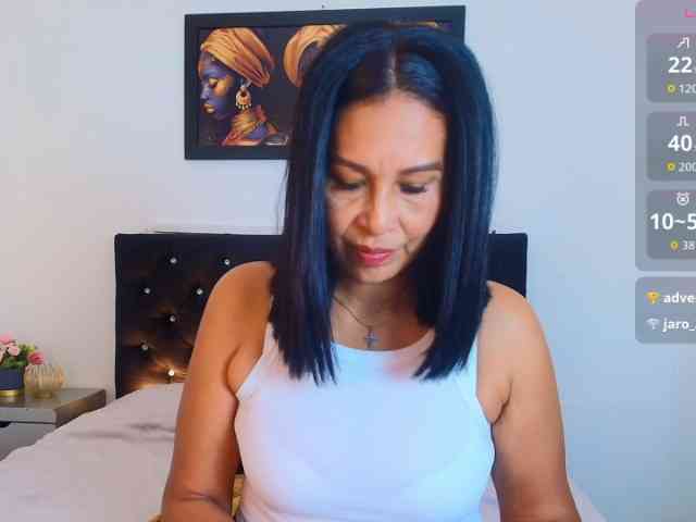 Shanon-mature webcam