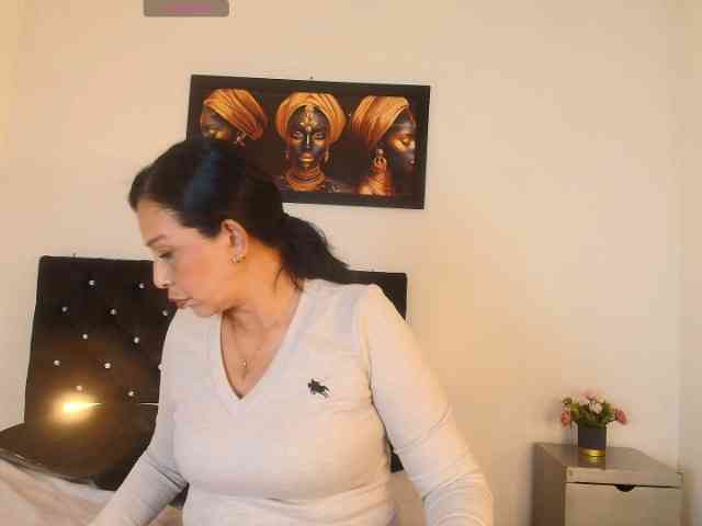 Shanon-mature webcam