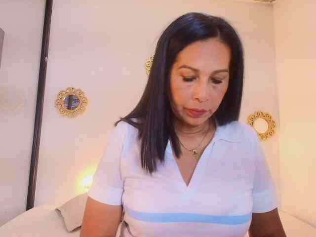 Shanon-mature webcam