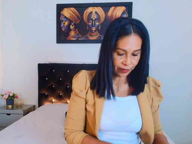 Shanon-mature webcam