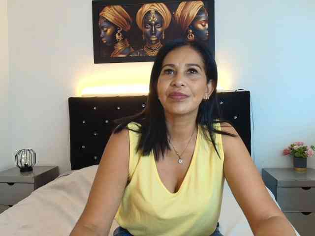 Shanon-mature webcam