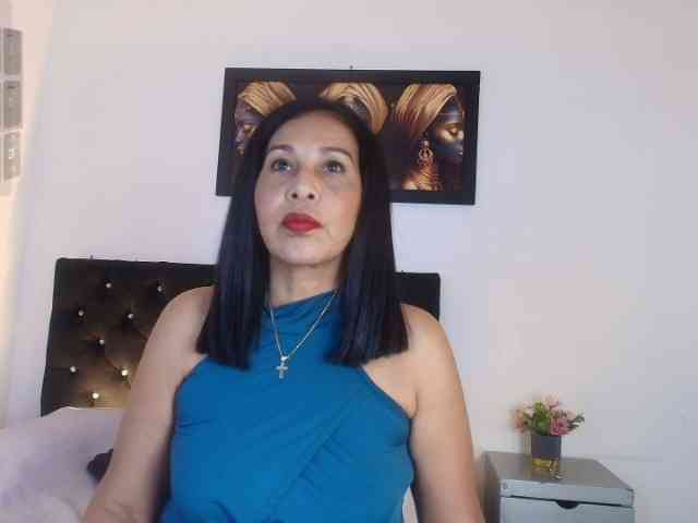 Shanon-mature webcam