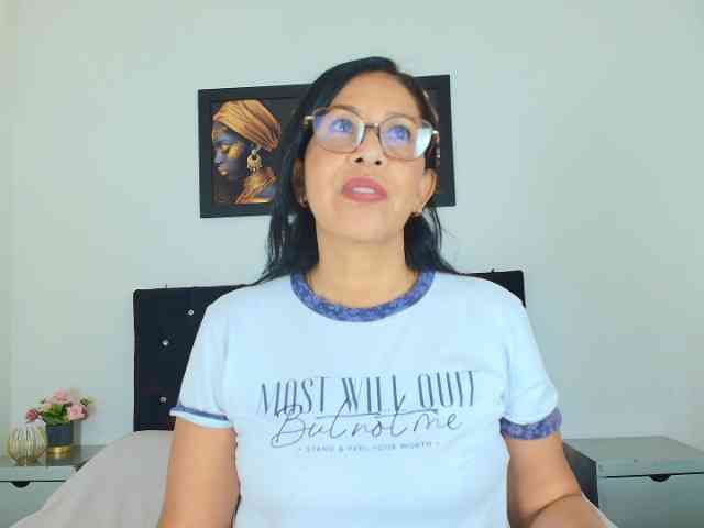 Shanon-mature webcam