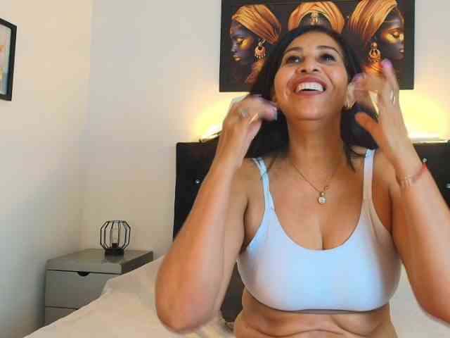 Shanon-mature webcam
