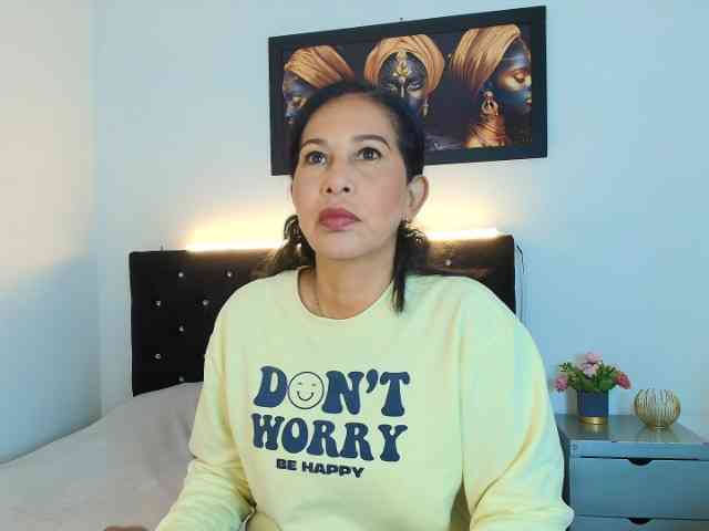 Shanon-mature webcam