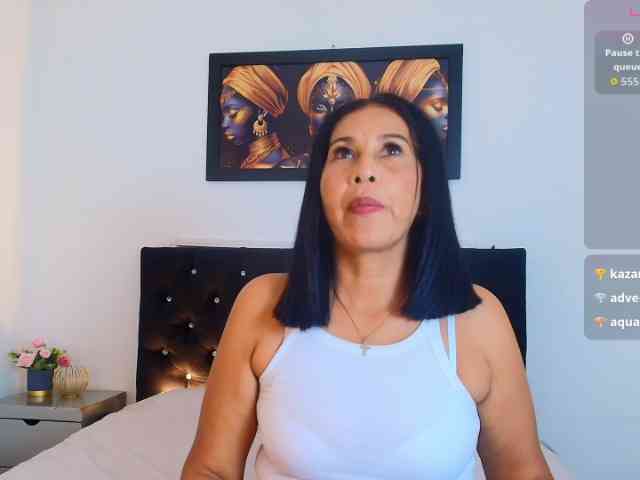 Shanon-mature webcam