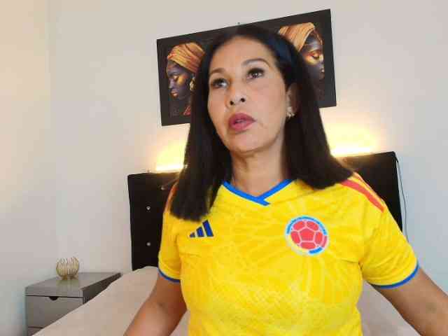Shanon-mature webcam