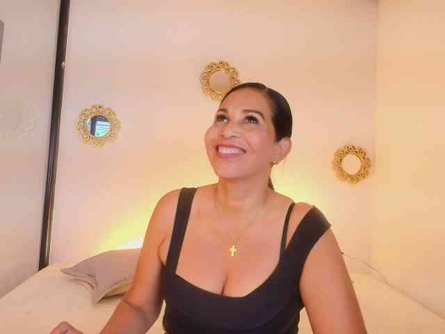 Shanon-mature webcam