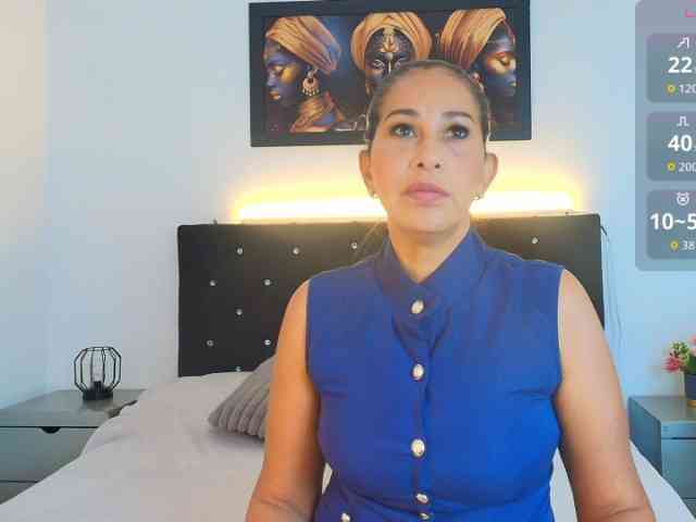 Shanon-mature webcam