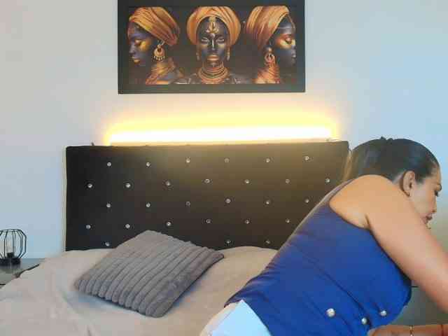 Shanon-mature webcam
