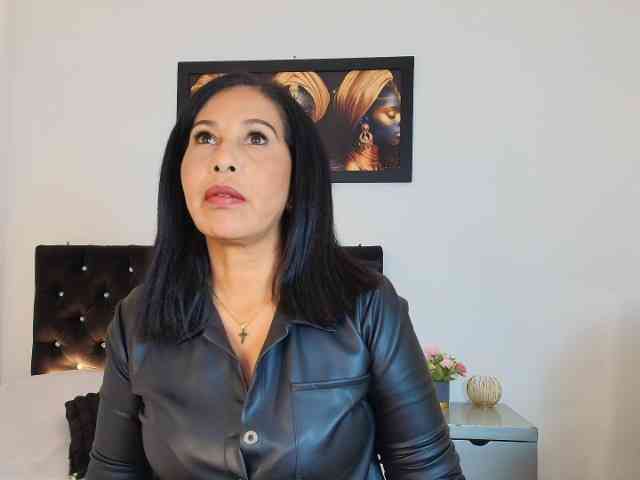 Shanon-mature webcam