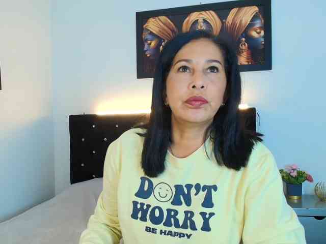 Shanon-mature webcam