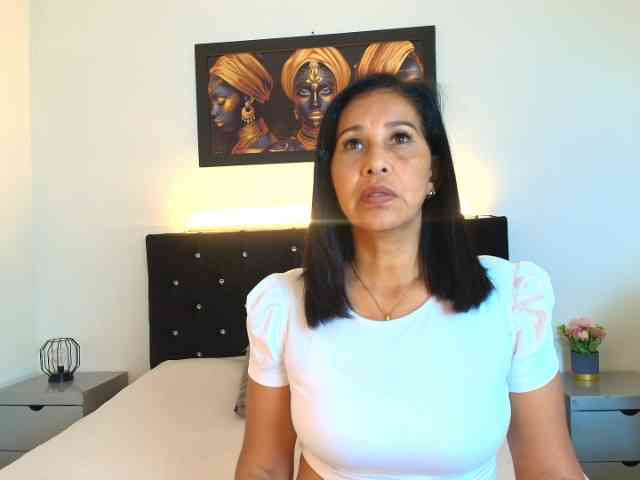 Shanon-mature webcam