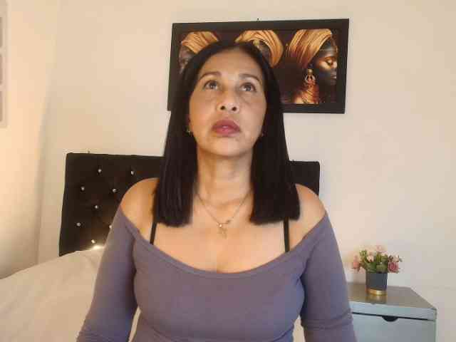 Shanon-mature webcam