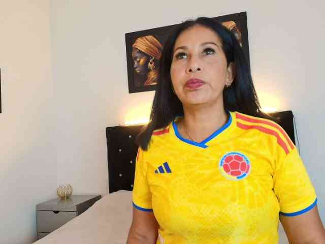 Shanon-mature webcam
