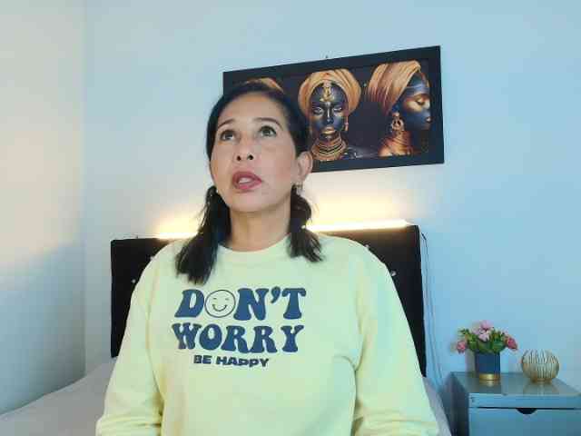 Shanon-mature webcam