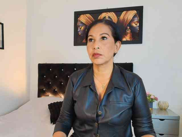 Shanon-mature webcam