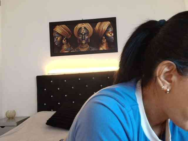 Shanon-mature webcam