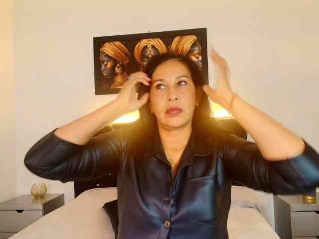 Shanon-mature webcam