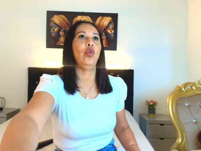 Shanon-mature webcam