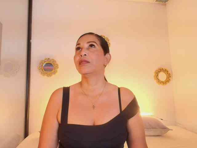 Shanon-mature webcam