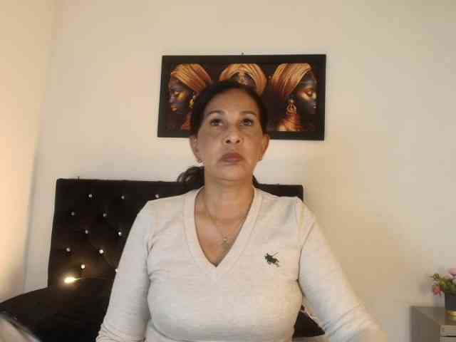 Shanon-mature webcam