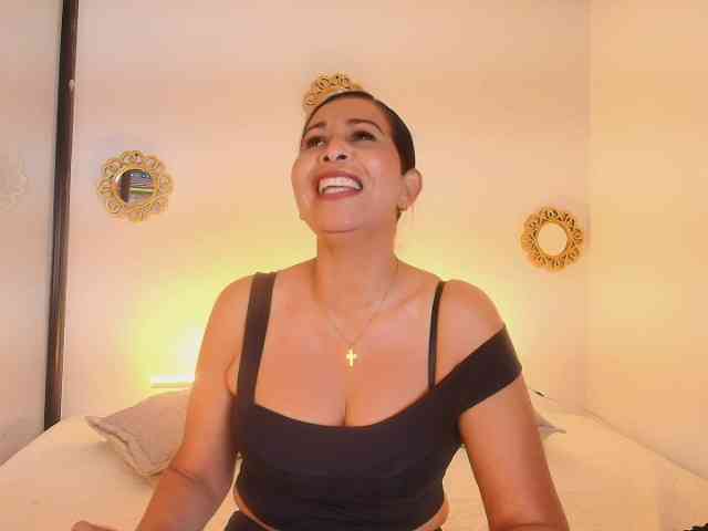 Shanon-mature webcam
