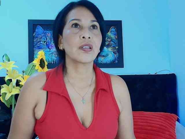 Shanon-mature webcam