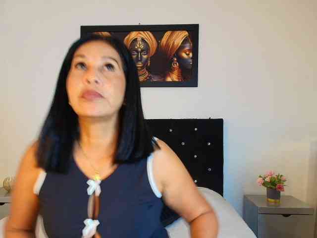 Shanon-mature webcam