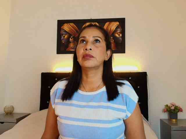 Shanon-mature webcam