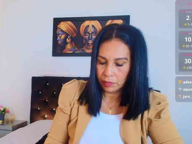 Shanon-mature webcam