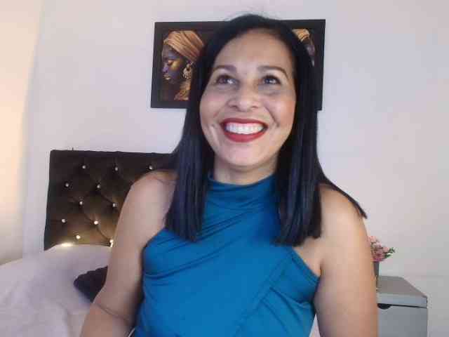 Shanon-mature webcam