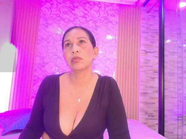 Shanon-mature webcam