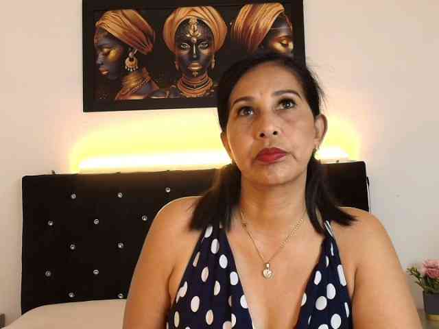 Shanon-mature webcam