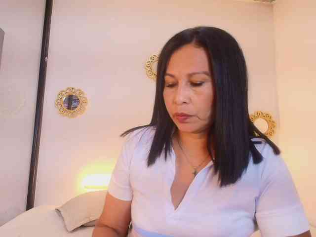 Shanon-mature webcam