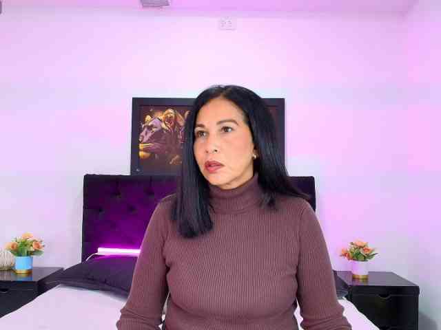 Shanon-mature webcam