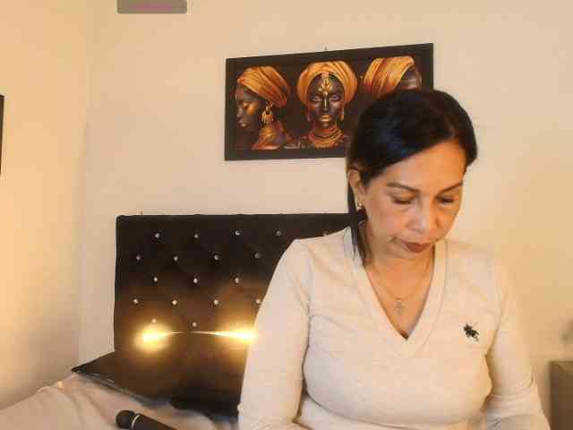 Shanon-mature webcam