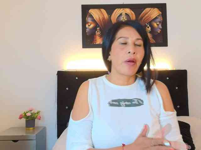 Shanon-mature webcam