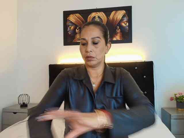 Shanon-mature webcam