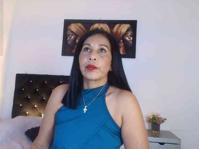 Shanon-mature webcam
