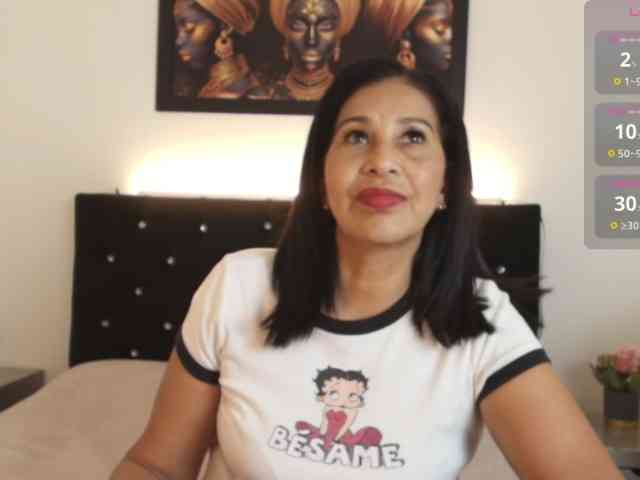 Shanon-mature webcam