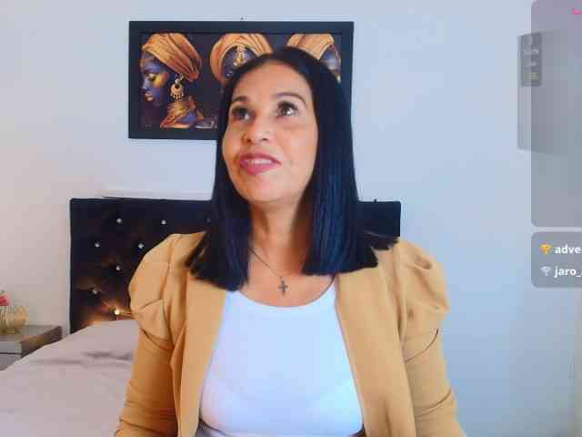 Shanon-mature webcam