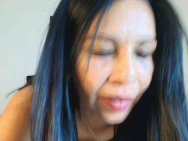 Shanon-mature webcam